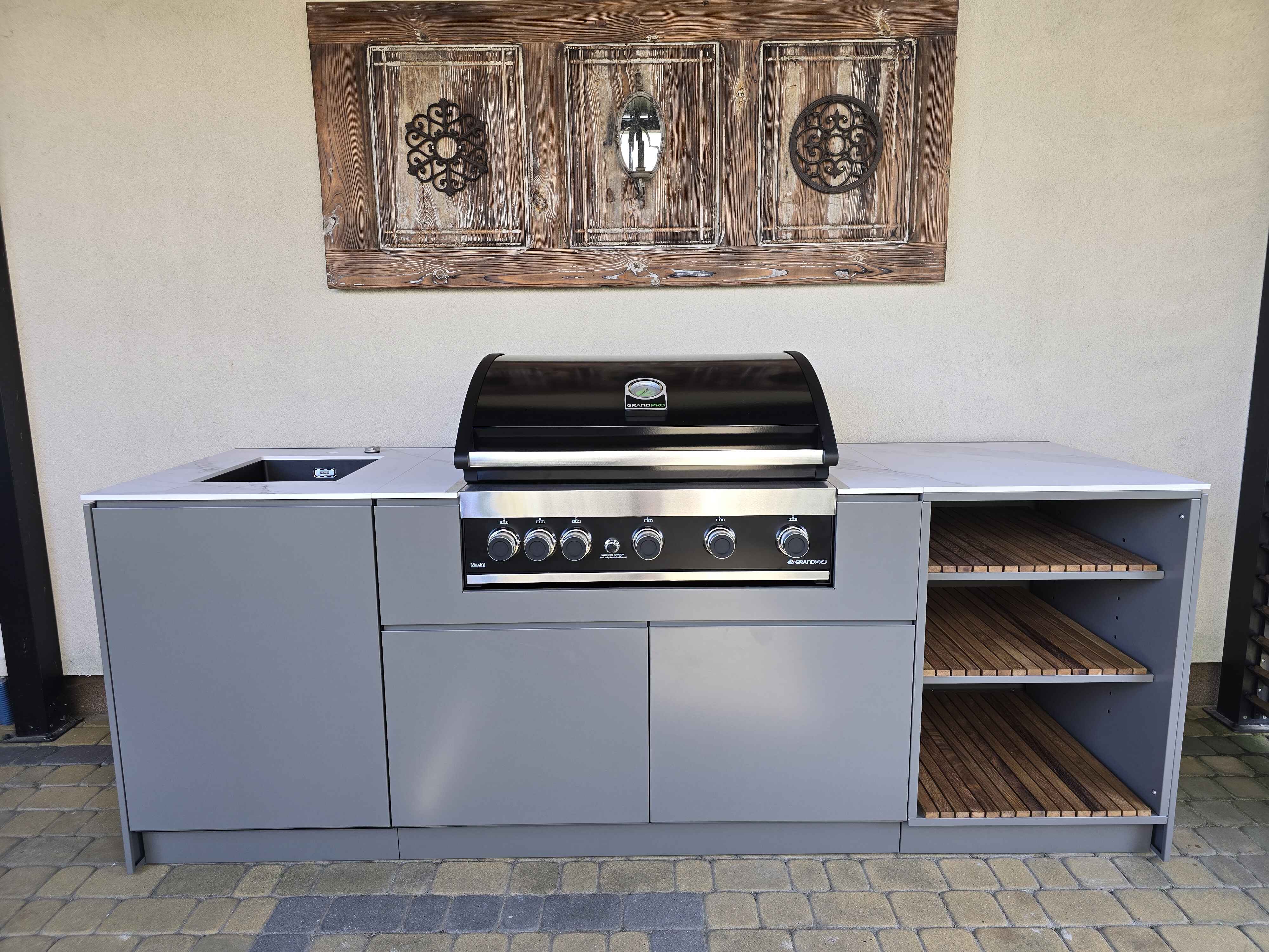 Brno - kuchyně šedá 7040