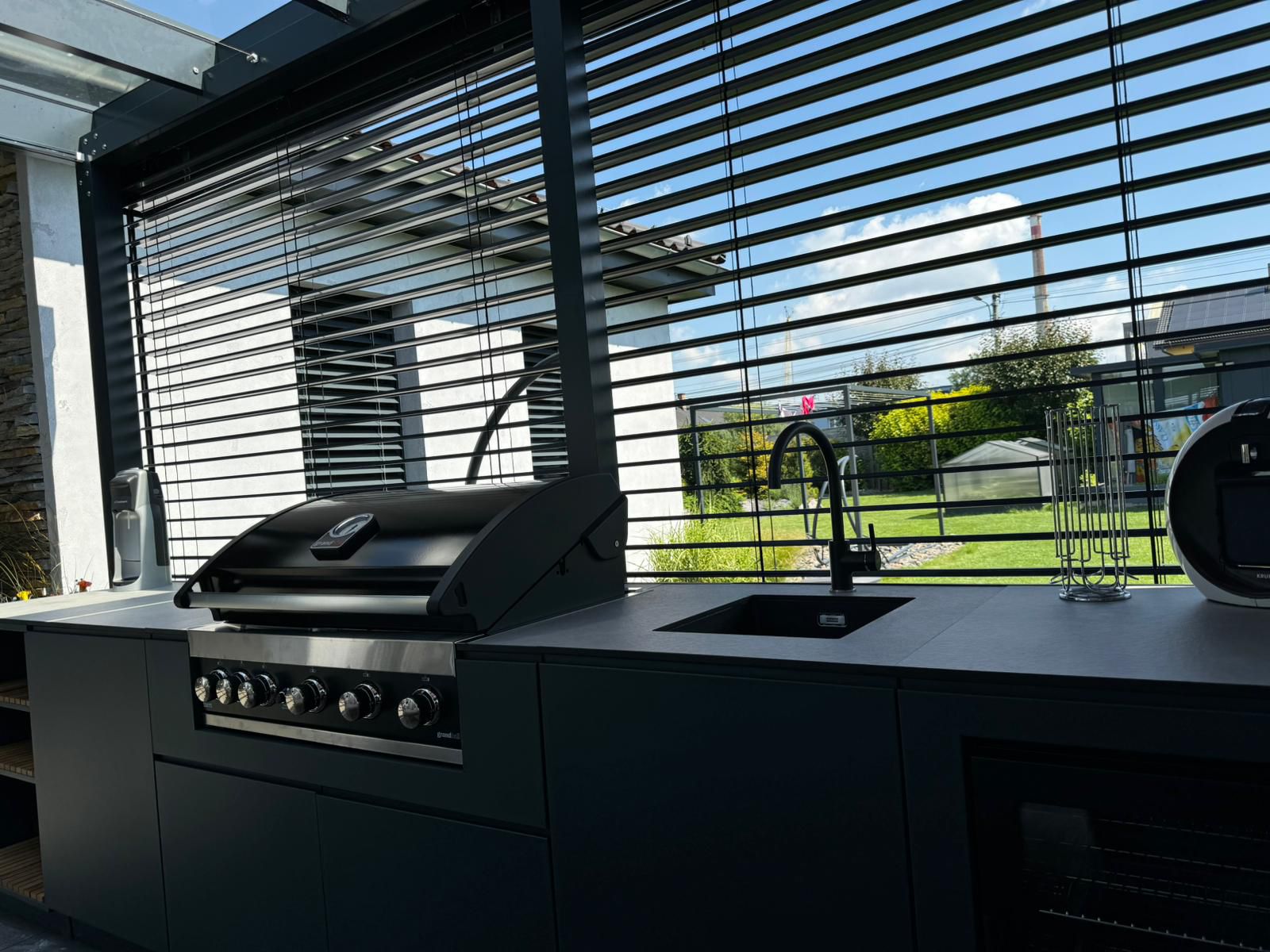 Ostrava - kuchyně antracit 7016 4