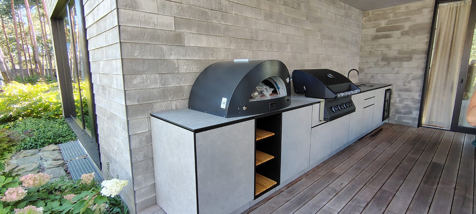 Plzeň - kuchyně HPL šedá 3